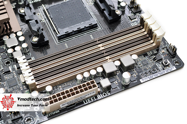 dsc 0227 ASUS SABERTOOTH 990FX R2.0 Motherboard Review