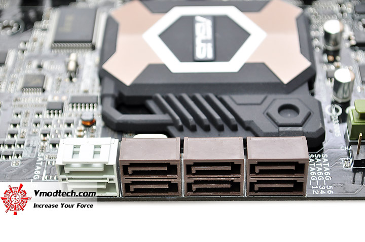 dsc 0231 ASUS SABERTOOTH 990FX R2.0 Motherboard Review