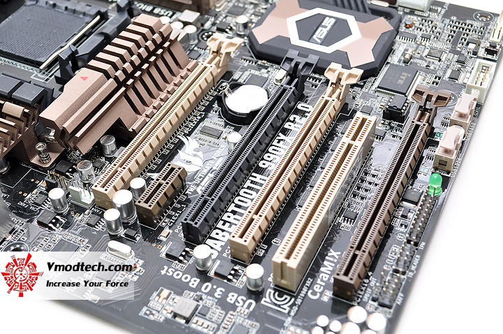 dsc 0232 ASUS SABERTOOTH 990FX R2.0 Motherboard Review
