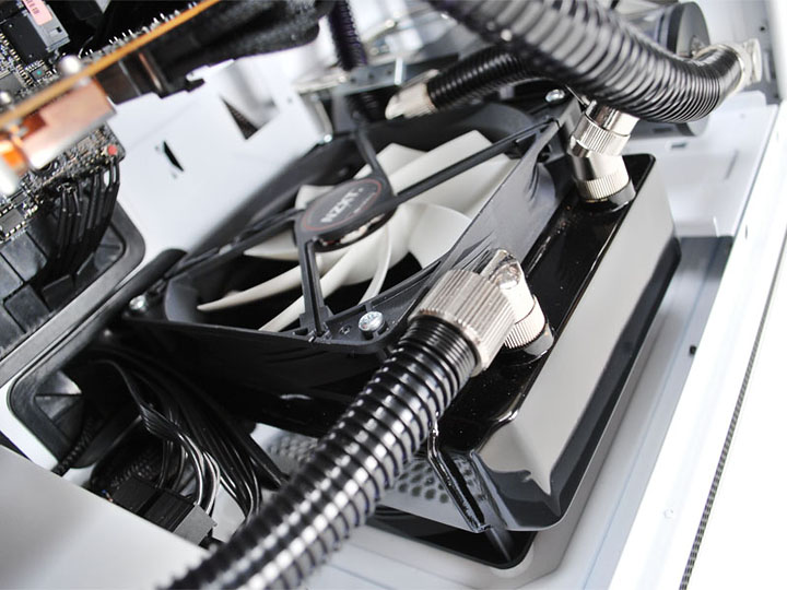 1749 1749 NZXT SWITCH 810 Full Tower Chassis Review