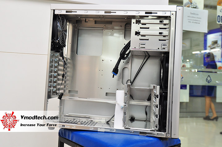 dsc 0171 Lian Li PC 7H All Aluminum Chassis