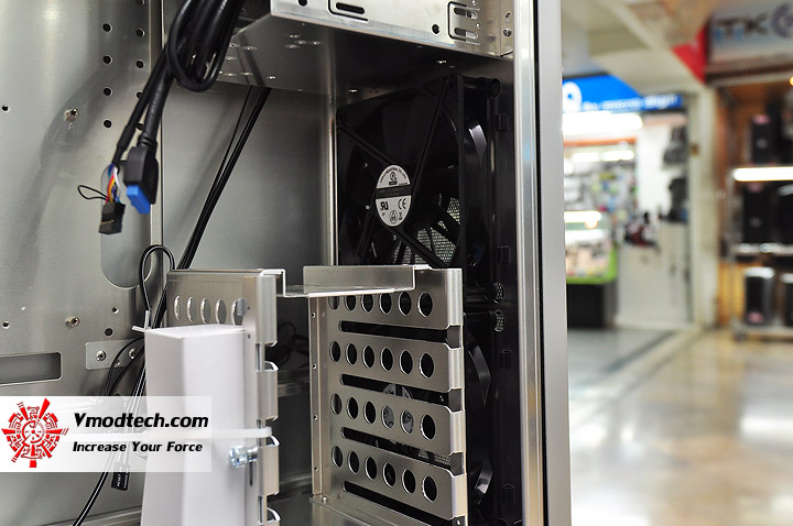 dsc 0178 Lian Li PC 7H All Aluminum Chassis