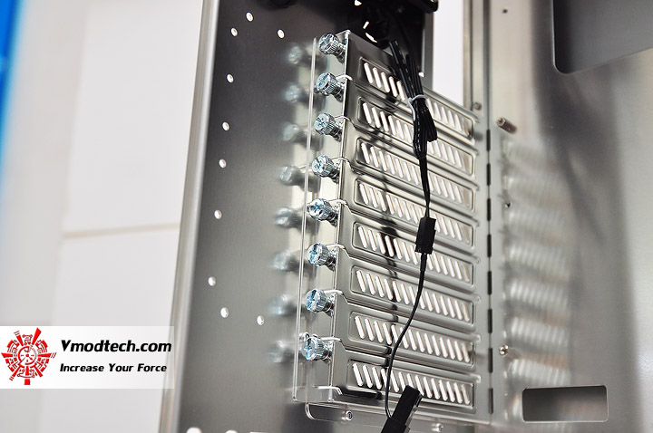 dsc 0182 Lian Li PC 7H All Aluminum Chassis