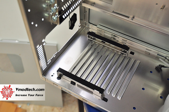 dsc 0186 Lian Li PC 7H All Aluminum Chassis