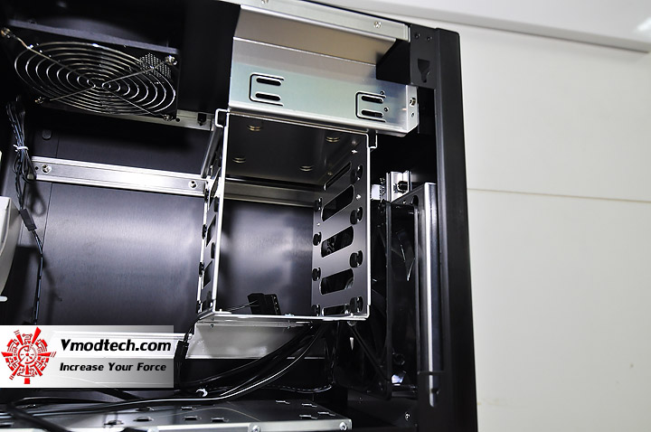 dsc 0006 Lian Li PC Q28 Mini ITX Aluminium Chassis