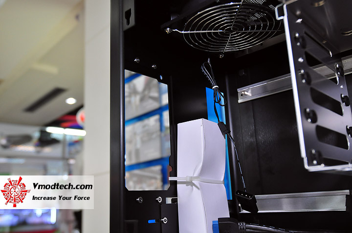 dsc 0008 Lian Li PC Q28 Mini ITX Aluminium Chassis