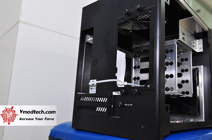 dsc 0009 Lian Li PC Q28 Mini ITX Aluminium Chassis