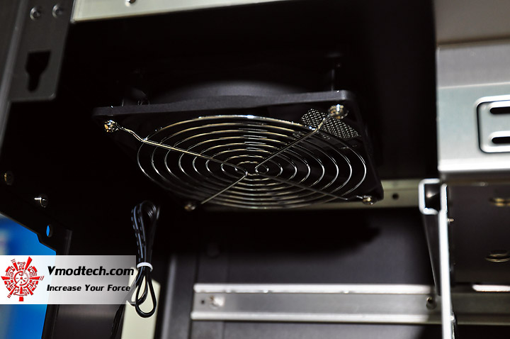 dsc 0999 Lian Li PC Q28 Mini ITX Aluminium Chassis