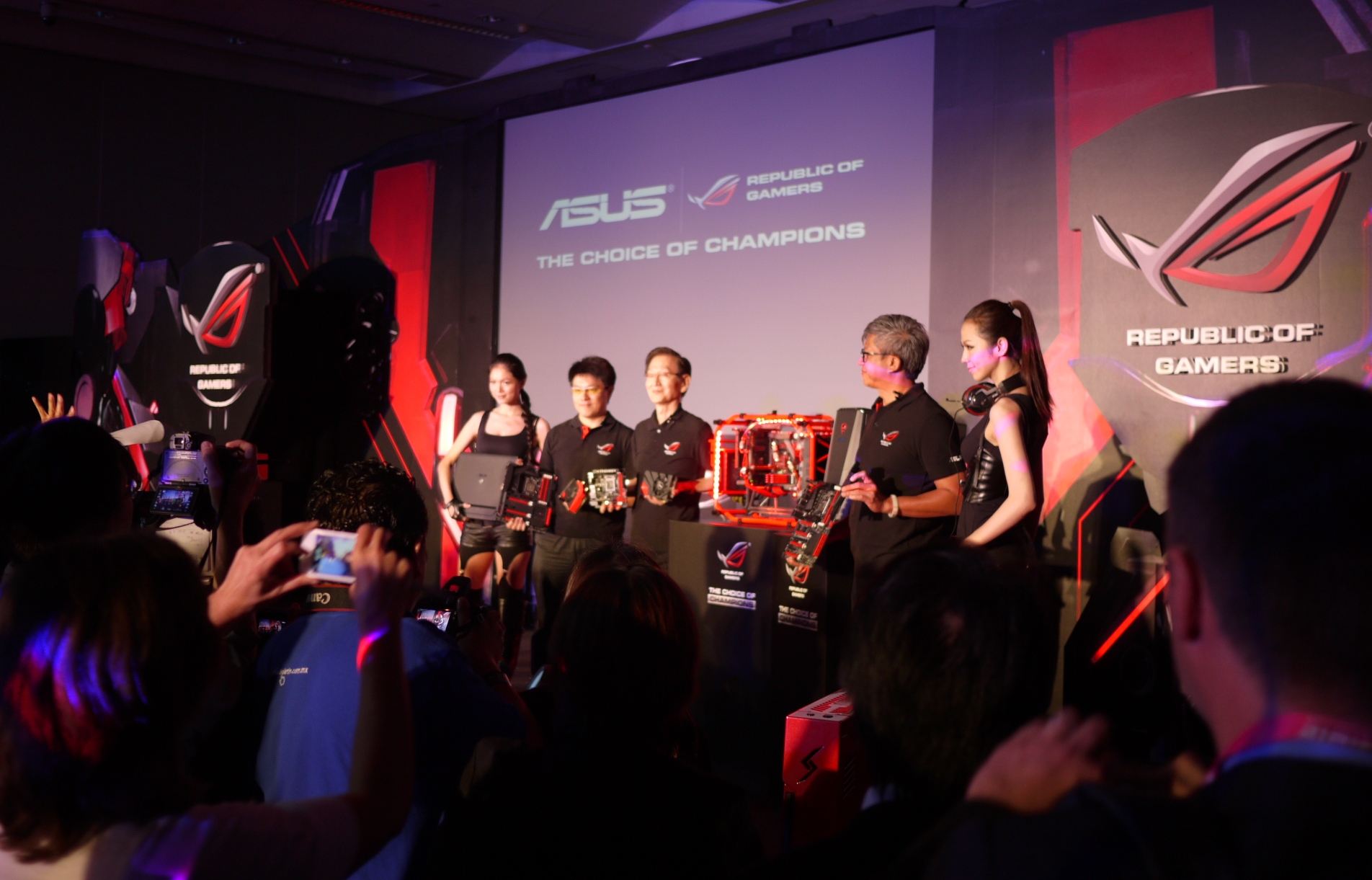 ASUS Republic of Gamers Unveils New Gaming Hardware at Computex 2013