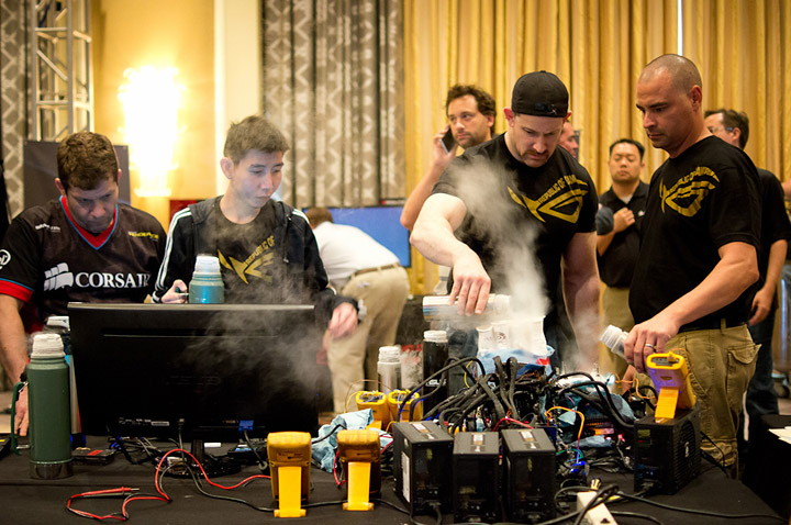 “เอซุส” ทุบสถิติโอเวอร์คล็อกระดับโลก 5 รายการ  โดยมาเธอร์บอร์ด ROG Rampage IV Black Edition