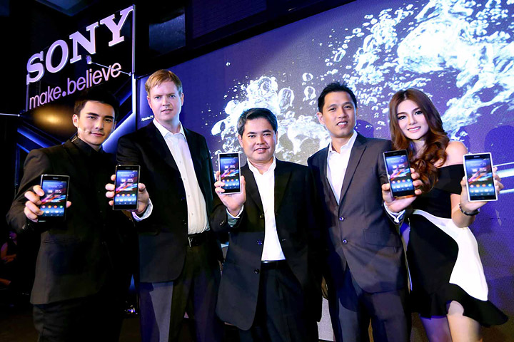 011 011 โซนี่ เปิดตัว Xperia™ Z1 ที่ควงคู่มากับ 2 อุปกรณ์เสริมสุดล้ำ Sony Smart Watch 2 และ Smart Bluetooth™ Handset