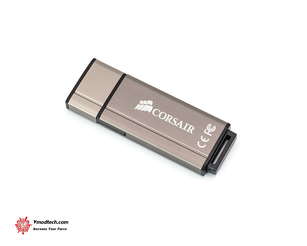 dsc 2714 Corsair Flash Voyager® GS USB 3.0 128GB Flash Drive