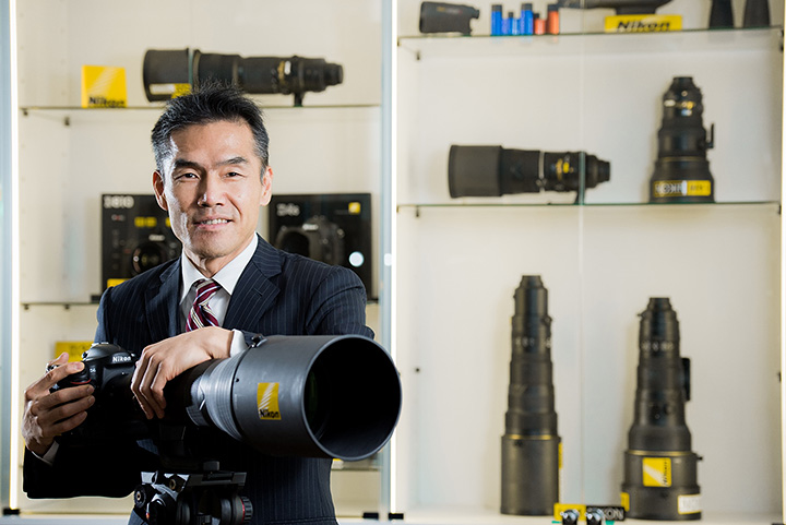 01 01 นิคอนเปิด “นิคอน สแควร์” มอบบริการครบวงจรสำหรับผู้รักการถ่ายภาพ เปิดประสบการณ์กับช่างภาพมืออาชีพพร้อมทดลองหลากหลายอุปกรณ์นิคอนกว่า 200 รายการ