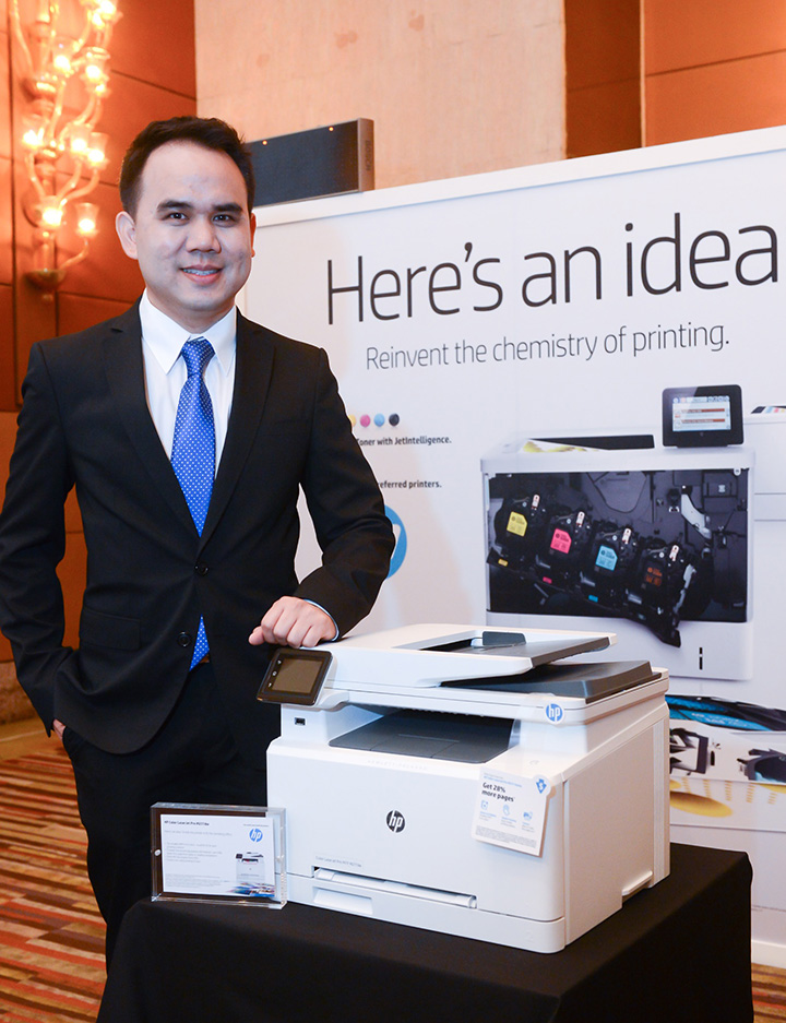 k-pavin-with-hp-color-laserjet-pro-mfp-m277_res k pavin with hp color laserjet pro mfp m277 res เอชพี เปิดตัวบริการให้คำปรึกษาเชิงรุกด้านการพิมพ์สำหรับประเทศไทย