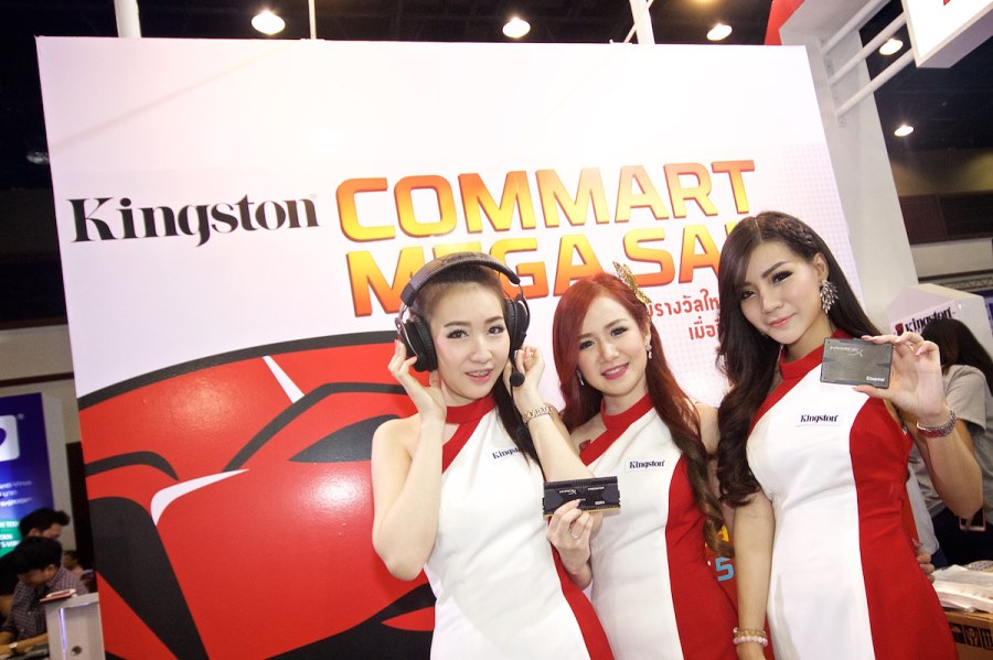 kingston-booth-commart-thailand-2015-summer-sale-010 kingston booth commart thailand 2015 summer sale 010 Kingston ยกขบวนสินค้า โปรโมชั่นจัดหนัก เปิดให้สัมผัสประสบการณ์เทคโนโลยีใหม่ล่าสุด ในงาน Commart Thailand 2015