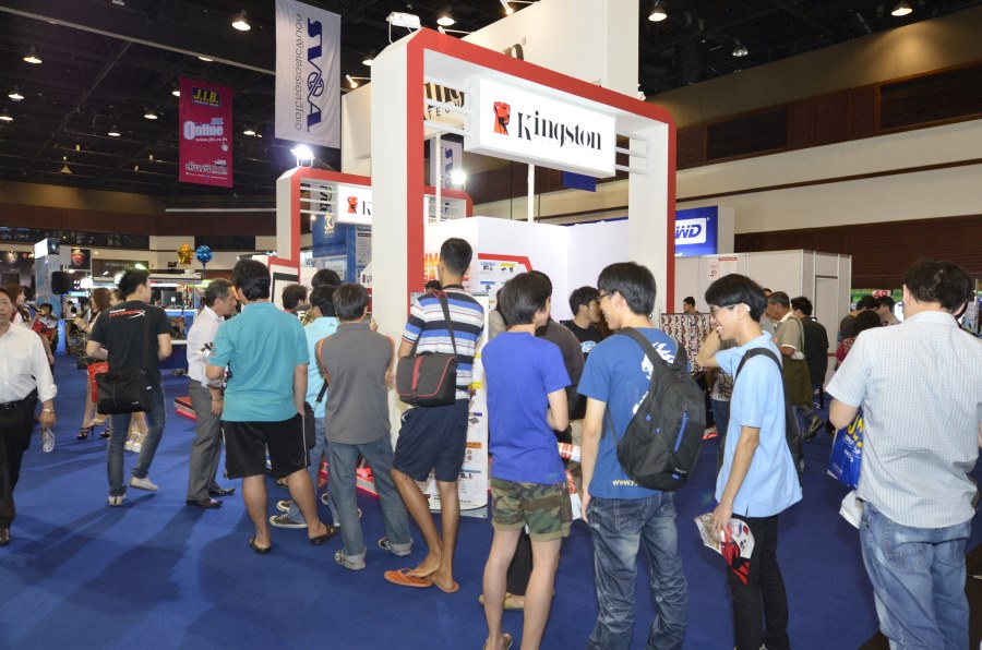 kingston-booth-commart-thailand-2015-summer-sale-014-3 kingston booth commart thailand 2015 summer sale 014 3 Kingston ยกขบวนสินค้า โปรโมชั่นจัดหนัก เปิดให้สัมผัสประสบการณ์เทคโนโลยีใหม่ล่าสุด ในงาน Commart Thailand 2015