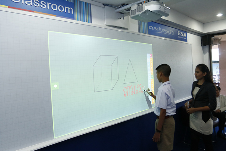 epson-csr_170 epson csr 170 เอปสัน ประเทศไทย ผู้นำตลาดพรินเตอร์และโปรเจ็คเตอร์ของเมืองไทย ฉลองปีพิเศษ ครบรอบ 25 ปี จัดโครงการซีเอสอาร์มอบโซลูชั่น Epson Smart Classroom ให้แก่ 25 โรงเรียนทั่วภูมิภาค มูลค่า รวมกว่า 8 ล้านบาท