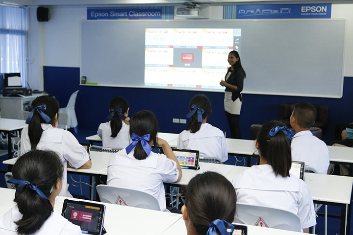epson-csr_190 epson csr 190 เอปสัน ประเทศไทย ผู้นำตลาดพรินเตอร์และโปรเจ็คเตอร์ของเมืองไทย ฉลองปีพิเศษ ครบรอบ 25 ปี จัดโครงการซีเอสอาร์มอบโซลูชั่น Epson Smart Classroom ให้แก่ 25 โรงเรียนทั่วภูมิภาค มูลค่า รวมกว่า 8 ล้านบาท