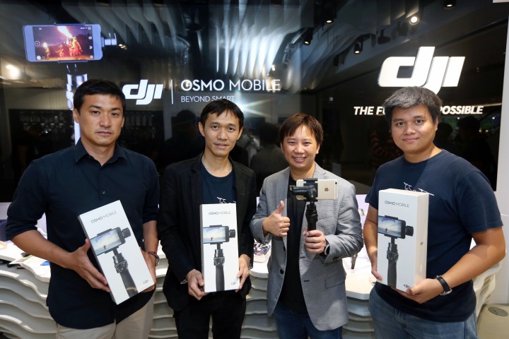 bbbb4744 bbbb4744 720x480 เปิดตัว DJI Osmo Mobile เจาะกลุ่มผู้ใช้มือถือ รับเฟซบุ๊คไลฟ์โตก้าวกระโดด พร้อมฟังก์ชั่นติดตามวัตถุอัตโนมัติ – เพิ่มคุณภาพการถ่าย ไลฟ์ลื่นไหล