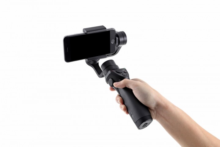 osmo-mobile-02 osmo mobile 02 720x480 เปิดตัว DJI Osmo Mobile เจาะกลุ่มผู้ใช้มือถือ รับเฟซบุ๊คไลฟ์โตก้าวกระโดด พร้อมฟังก์ชั่นติดตามวัตถุอัตโนมัติ – เพิ่มคุณภาพการถ่าย ไลฟ์ลื่นไหล