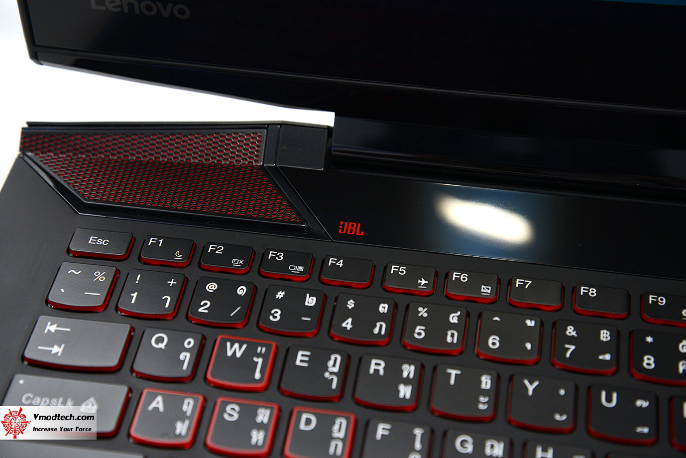 dsc 2835 Lenovo ideapad Y700 Review