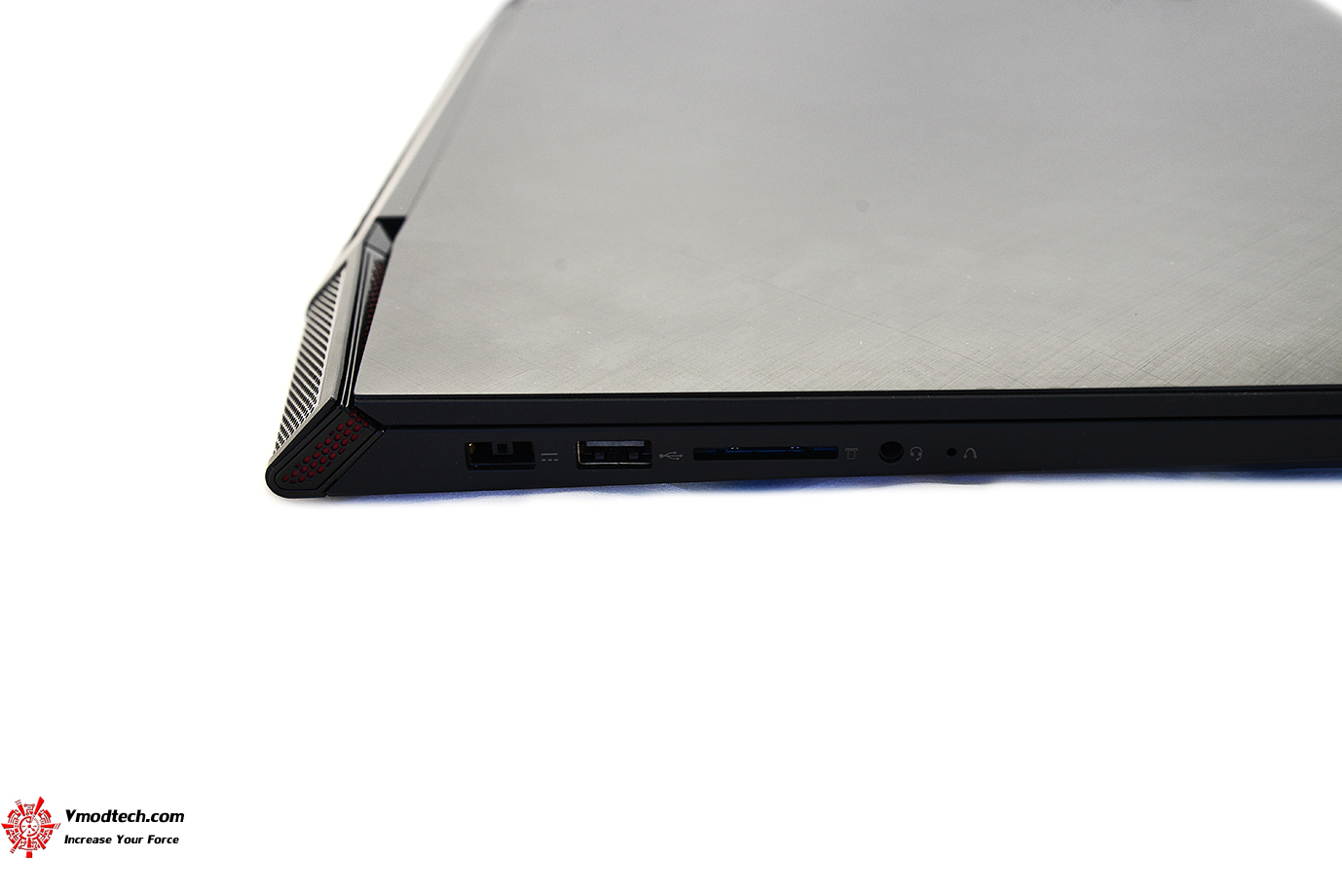 dsc 2849 Lenovo ideapad Y700 Review