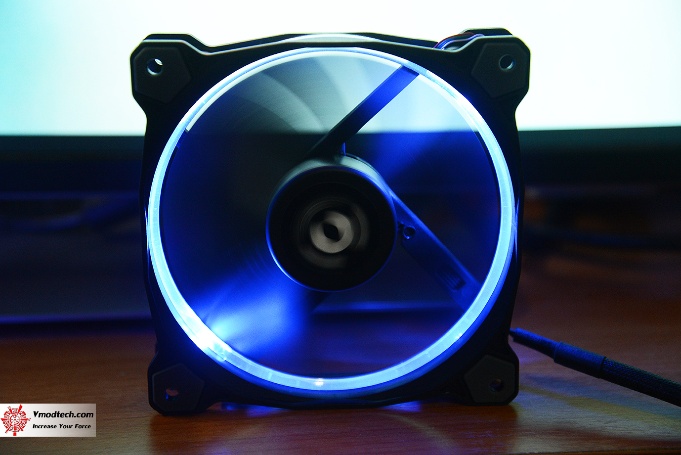 dsc 8601 Thermaltake Riing 12 RGB Radiator Fan TT Premium Edition Review