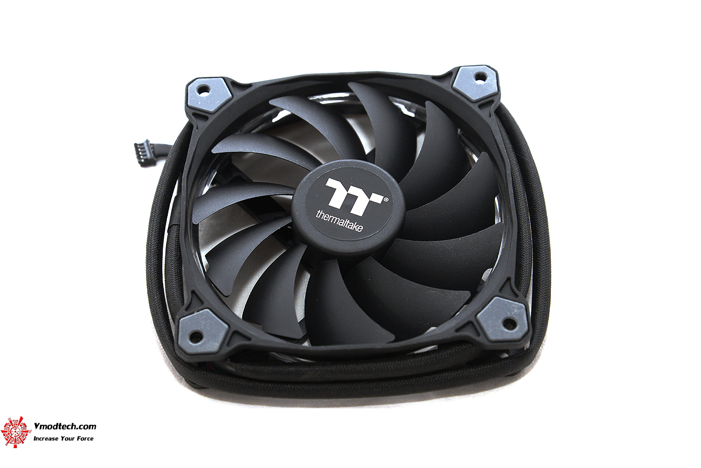 dsc 8641 Thermaltake Riing 12 RGB Radiator Fan TT Premium Edition Review