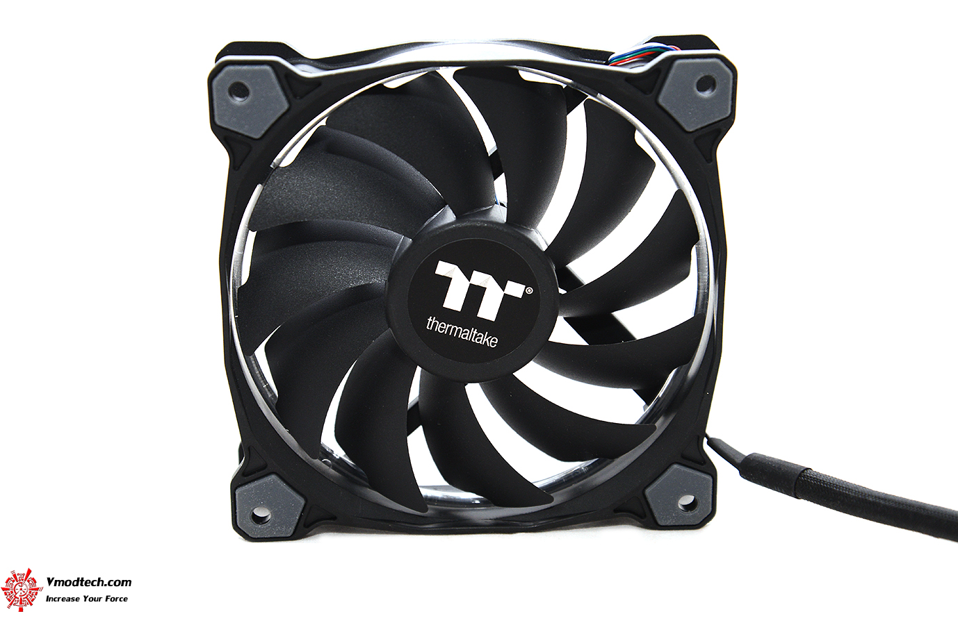 dsc 8655 Thermaltake Riing 12 RGB Radiator Fan TT Premium Edition Review