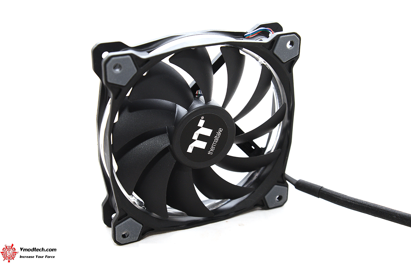 dsc 8659 Thermaltake Riing 12 RGB Radiator Fan TT Premium Edition Review