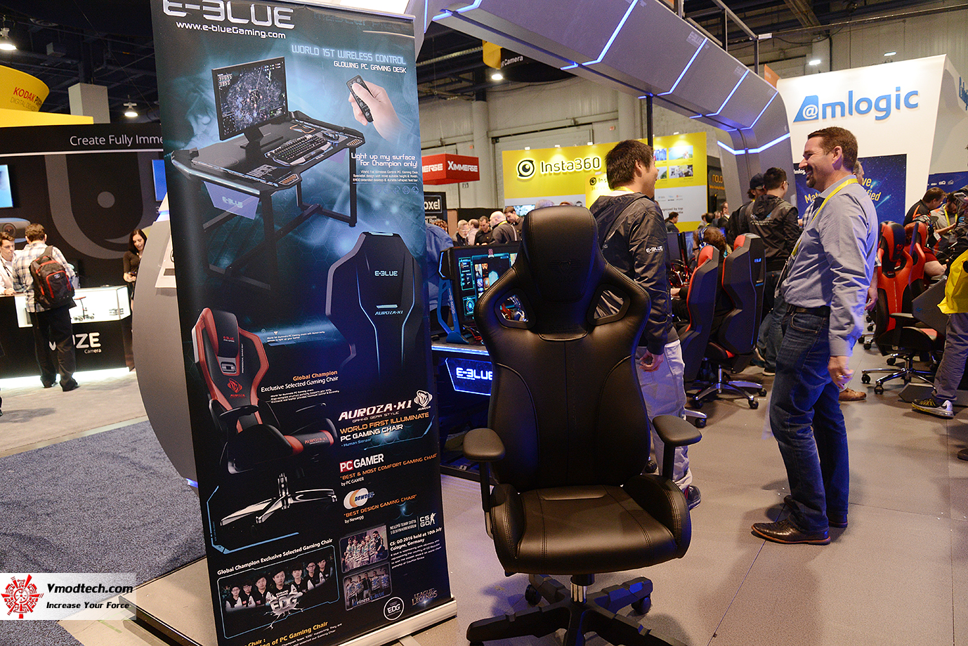 dsc 2447 E BLUE E SPORT STADIUM BOOTH CES2017