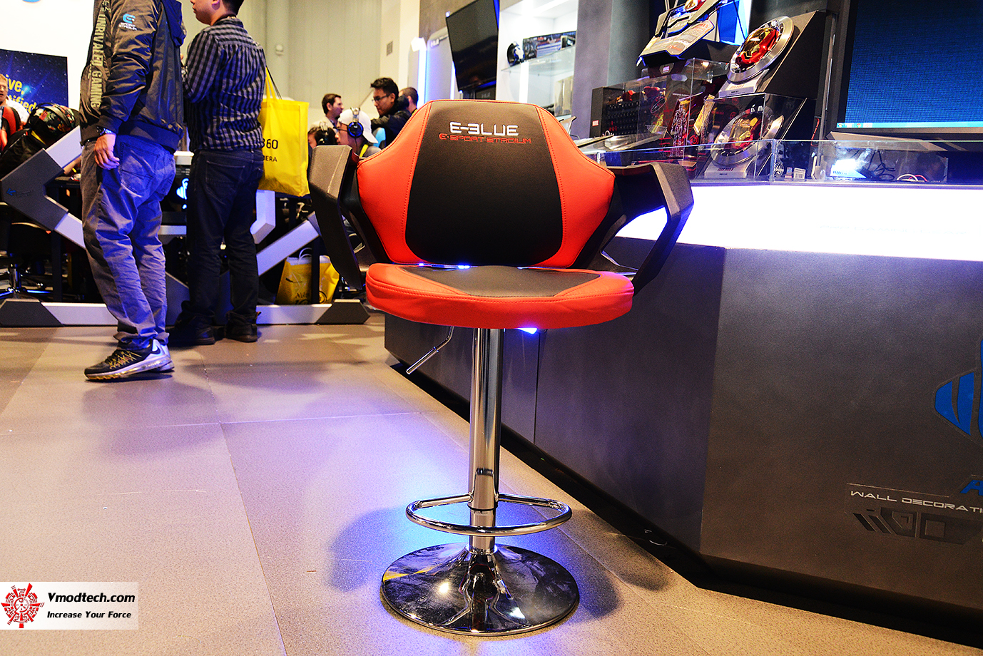 dsc 2554 E BLUE E SPORT STADIUM BOOTH CES2017