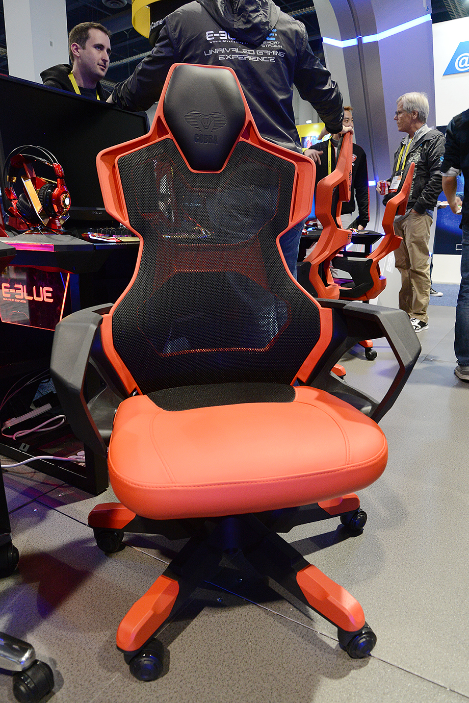 dsc 2681 E BLUE E SPORT STADIUM BOOTH CES2017