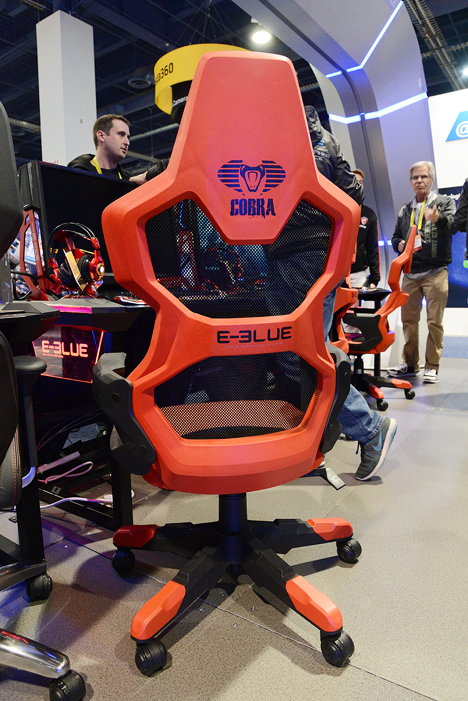 dsc 2685 E BLUE E SPORT STADIUM BOOTH CES2017