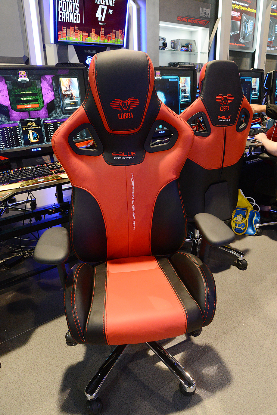 dsc 2709 E BLUE E SPORT STADIUM BOOTH CES2017