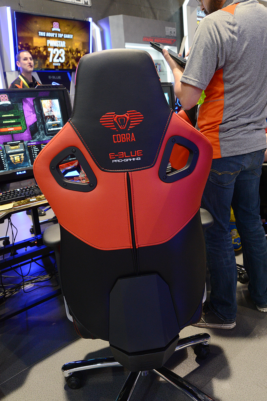 dsc 2721 E BLUE E SPORT STADIUM BOOTH CES2017