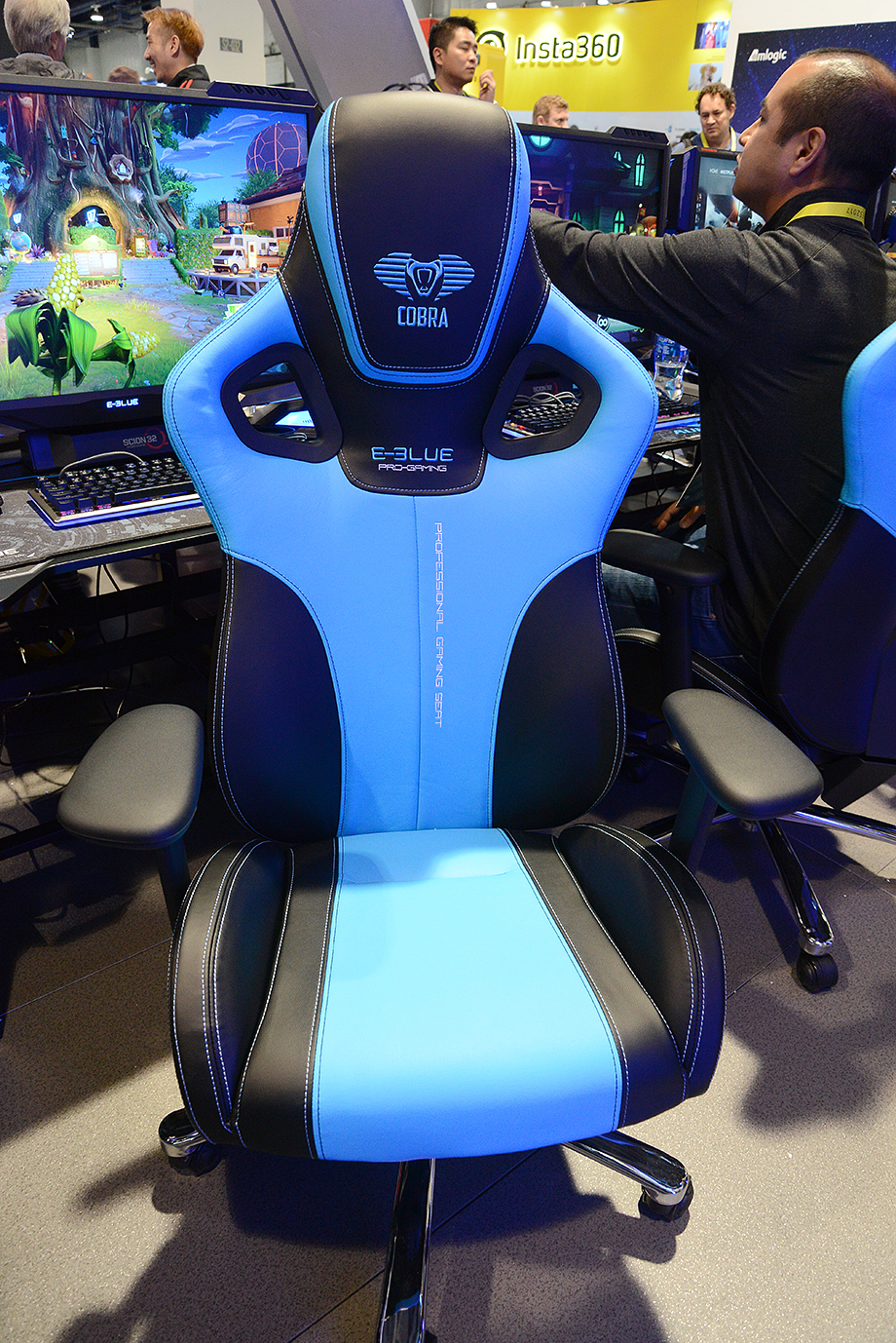 dsc 2725 E BLUE E SPORT STADIUM BOOTH CES2017