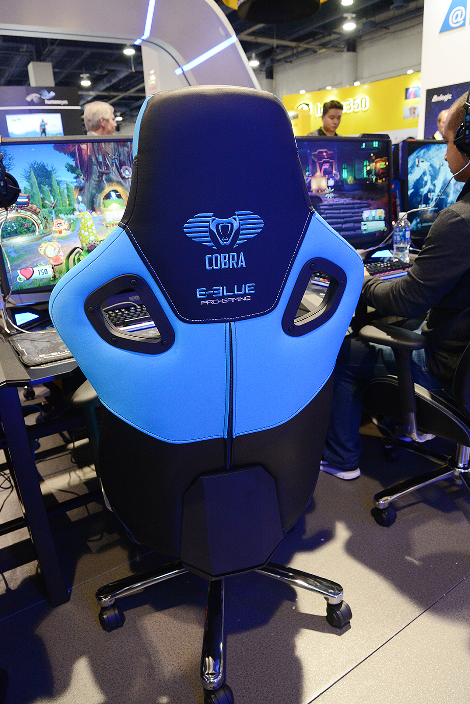 dsc 2734 E BLUE E SPORT STADIUM BOOTH CES2017