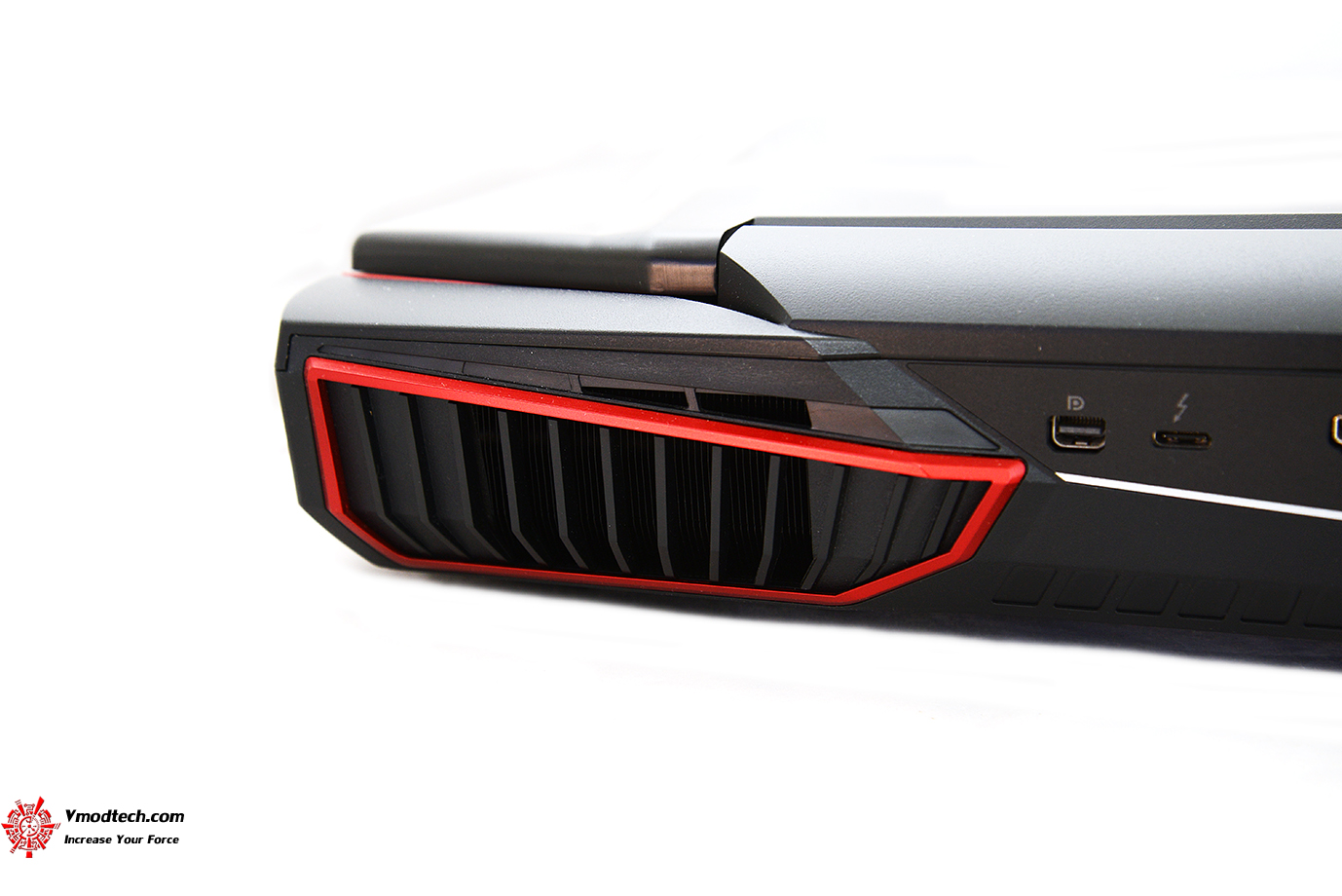 dsc 5192 MSI GT83VR 7RF Titan SLI REVIEW