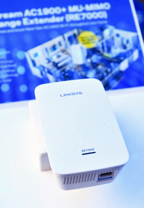 ลิงค์ซิสเปิดตัว RE7000 (Max-Stream™ AC1900+) อุปกรณ์ขยายสัญญาณรุ่นแรกพร้อมด้วยเทคโนโลยี Wireless AC Wave 2 พร้อมเทคโนโลยี  MU-MIMO สามารถใช้งานร่วมกับเราเตอร์ Wi-Fi ได้ทุกรุ่น 