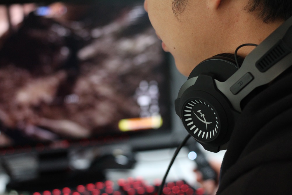 hyperx cloud revolver s 2 Kingston แนะนำวิธีเลือกหูฟังให้สนุกเร้าใจ สำหรับคอเกมแนว FPS