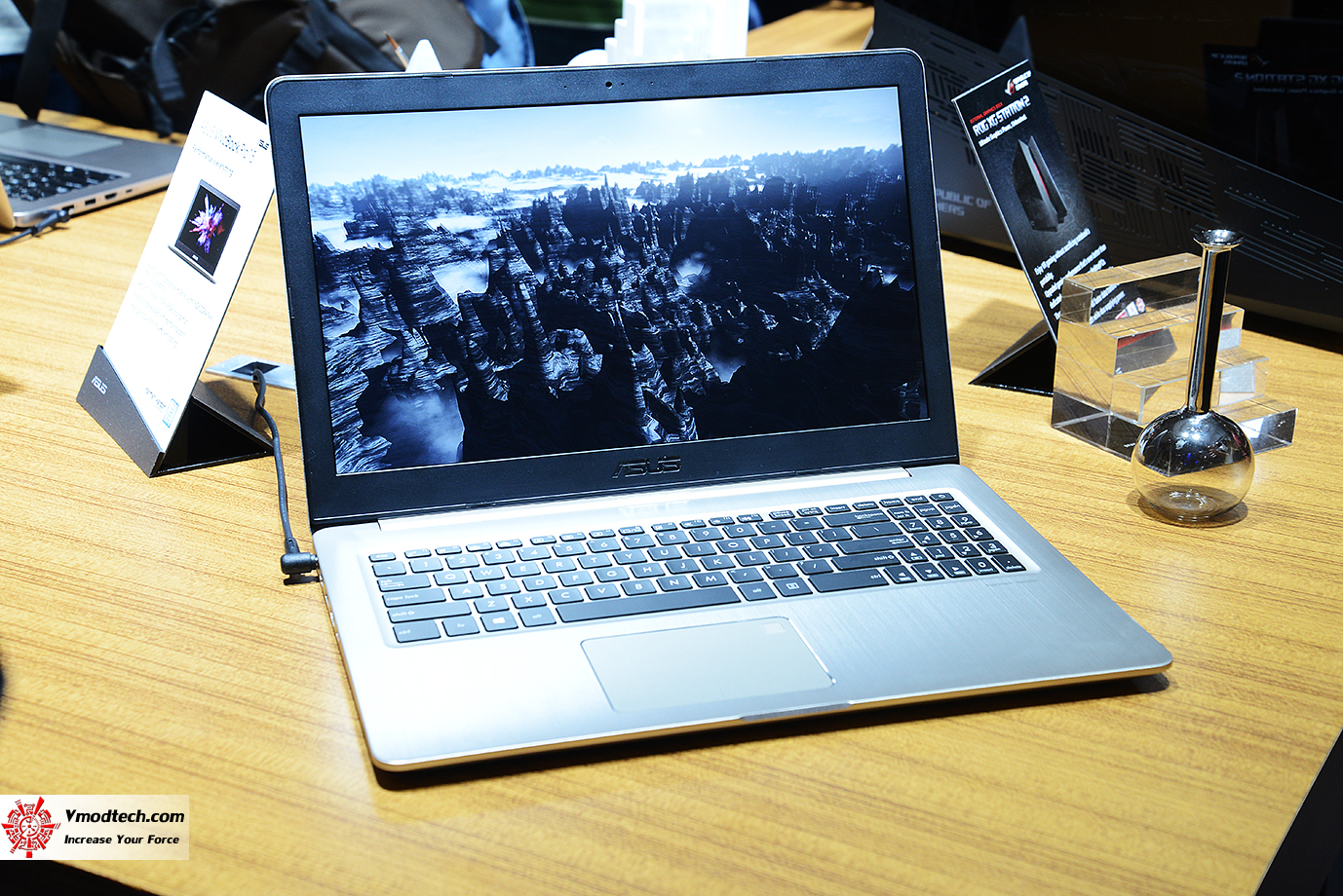 dsc 9110 ASUS THE EDGE OF BEYOND COMPUTEX 2017