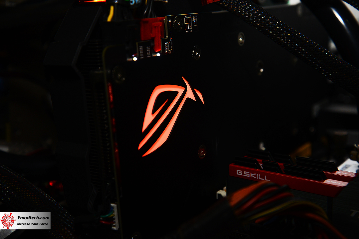 dsc 8760 ASUS ROG Poseidon GeForce GTX 1080 TI 11GB Platinum Edition Review 