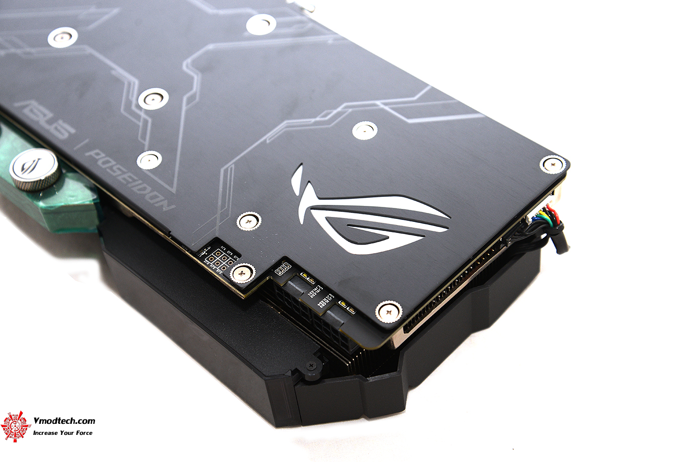 dsc 8817 ASUS ROG Poseidon GeForce GTX 1080 TI 11GB Platinum Edition Review 