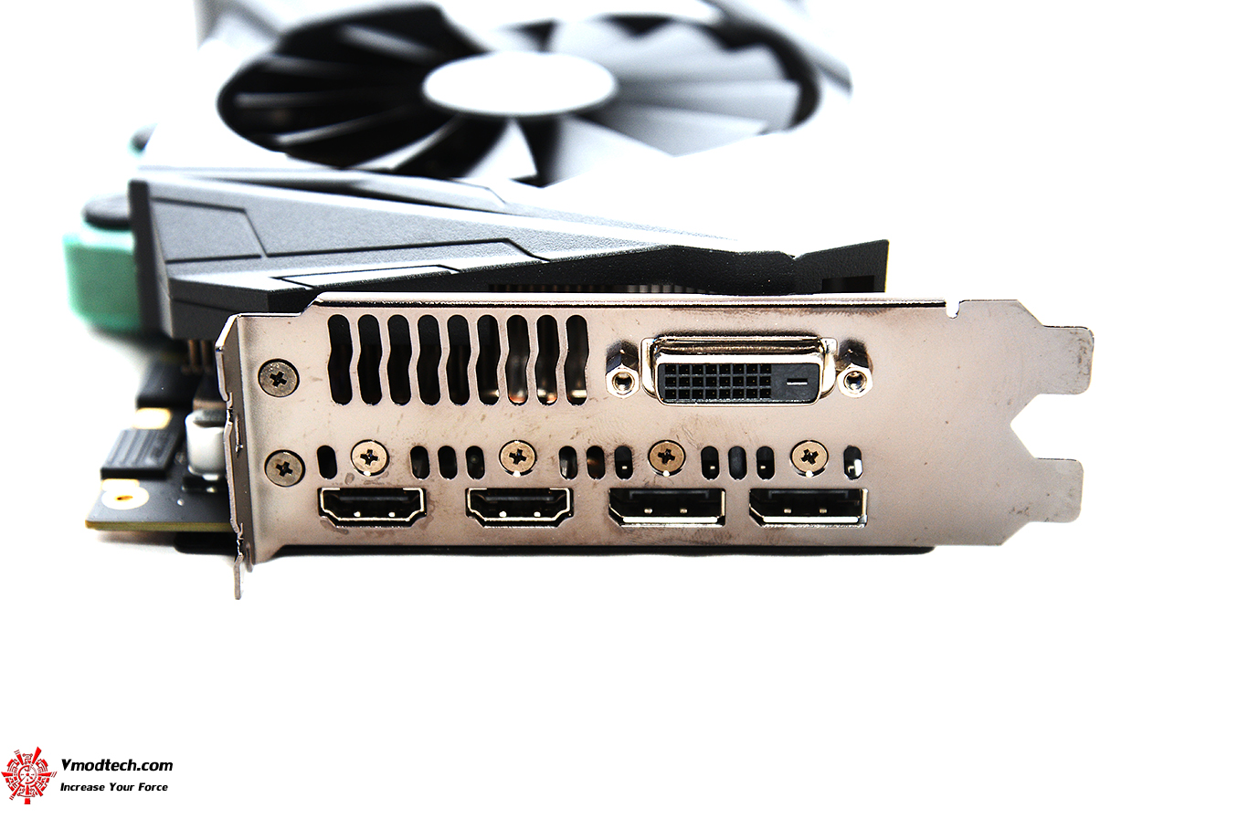 dsc 8831 ASUS ROG Poseidon GeForce GTX 1080 TI 11GB Platinum Edition Review 