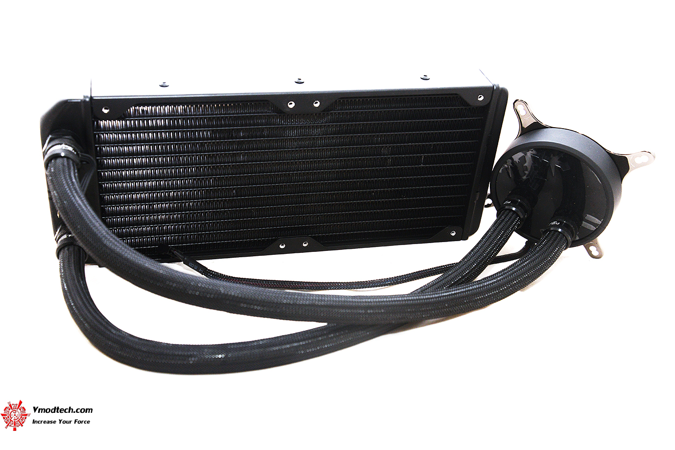 dsc 0207 Fractal design Celsius S24 Water Cooling Review