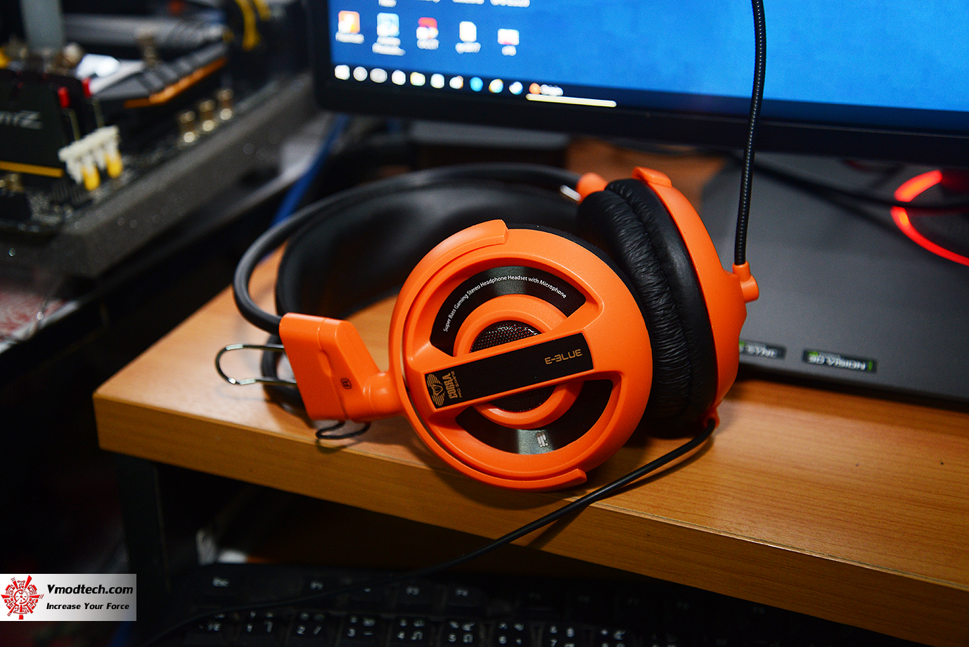 dsc 1462 E BLUE Cobra HS HEADSET (2.1) Review