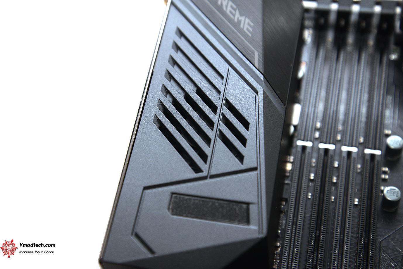 dsc 2031 ASUS X399 ROG ZENITH EXTREME REVIEW