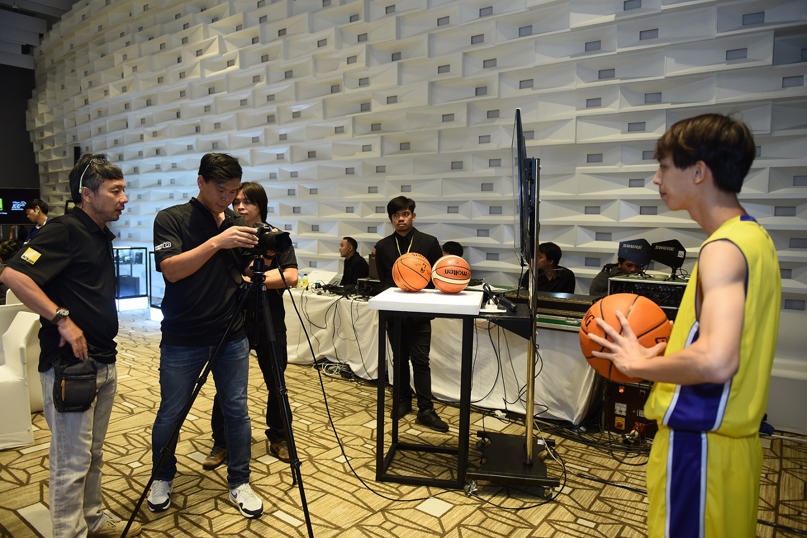 nikon-d50-launch_5 nikon d50 launch 5 นิคอนเปิดตัว ‘D850’ เชิญช่างภาพร่วมสัมผัสและทดลองสุดยอดกล้องฟูลเฟรมรุ่นล่าสุด