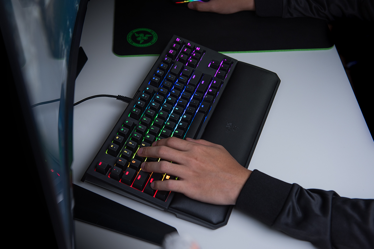 1200x800 gallery5 Razer เปิดตัวคีย์บอร์ดเกมส์มิ่งรุ่นใหม่ล่าสุด Razer BlackWidow Tournament Edition Chroma V2 – คีย์บอร์ดสำหรับเกมเมอร์ประจำขา Lan ทัวร์นาเมนท์
